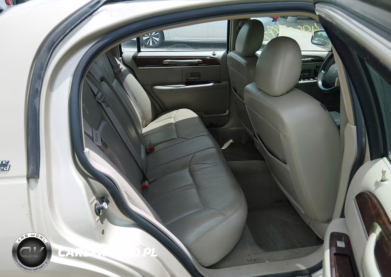 2009 Lincoln Town Car Signature Limited VIN:2LNHM82V89X631488 - 8