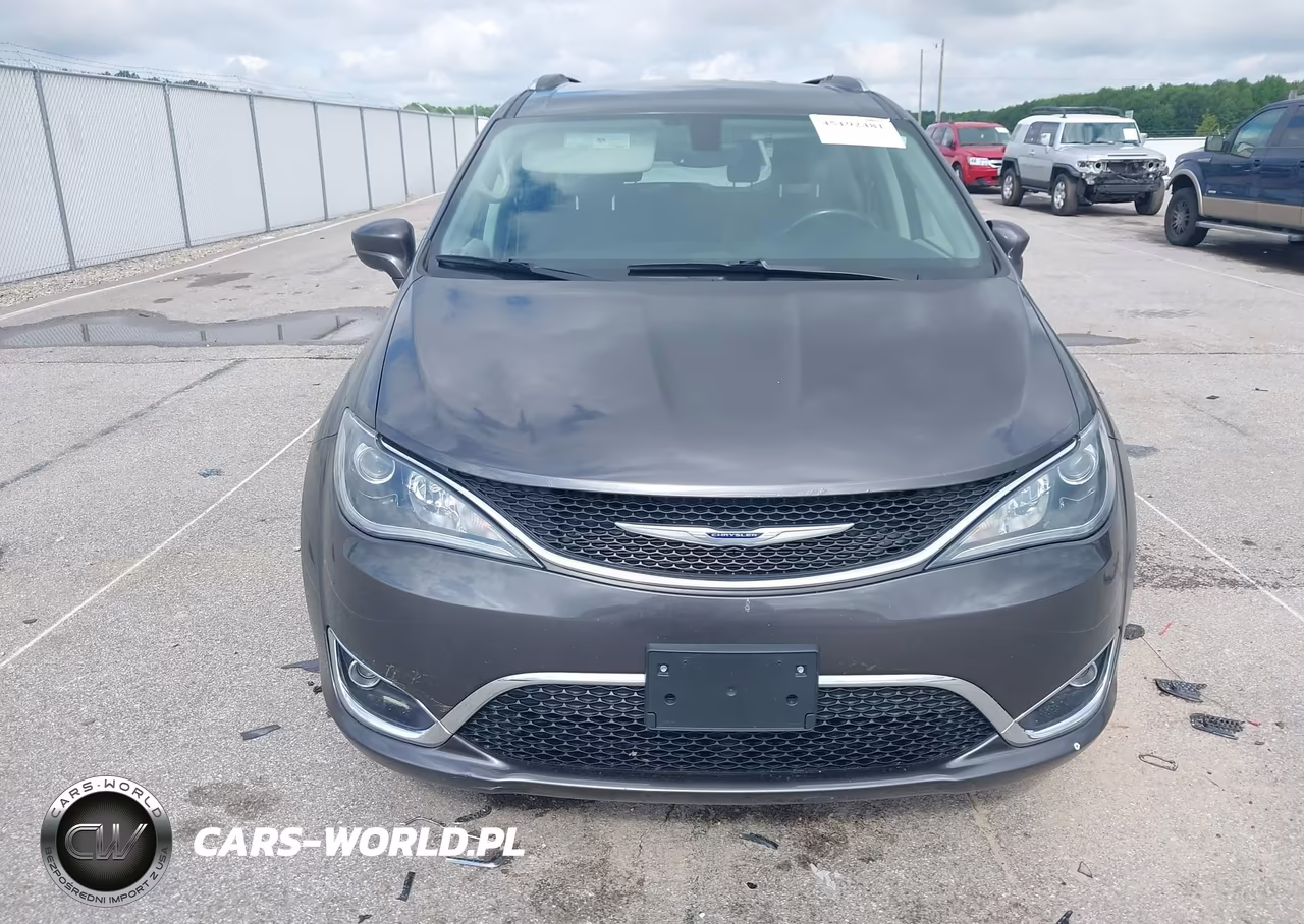 2019 Chrysler Pacifica Touring L VIN:2C4RC1BG8KR698302 - 12