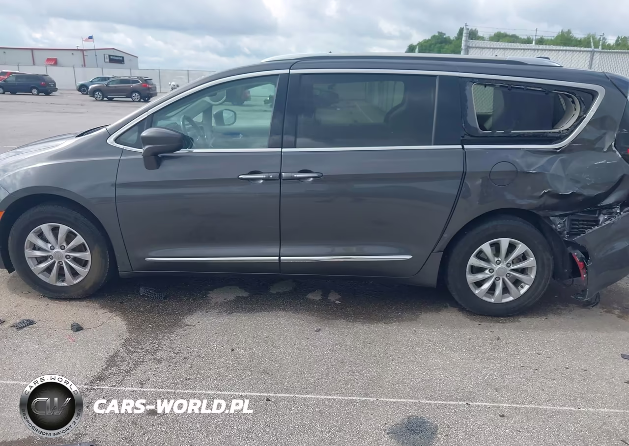 2019 Chrysler Pacifica Touring L VIN:2C4RC1BG8KR698302 - 14