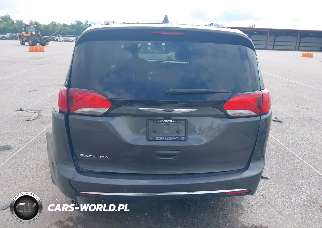 2019 Chrysler Pacifica Touring L VIN:2C4RC1BG8KR698302 - 16