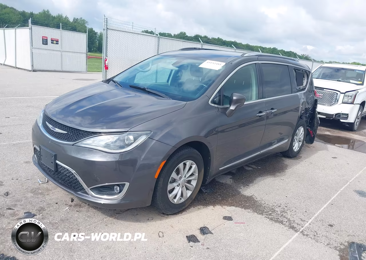 2019 Chrysler Pacifica Touring L VIN:2C4RC1BG8KR698302 - 2