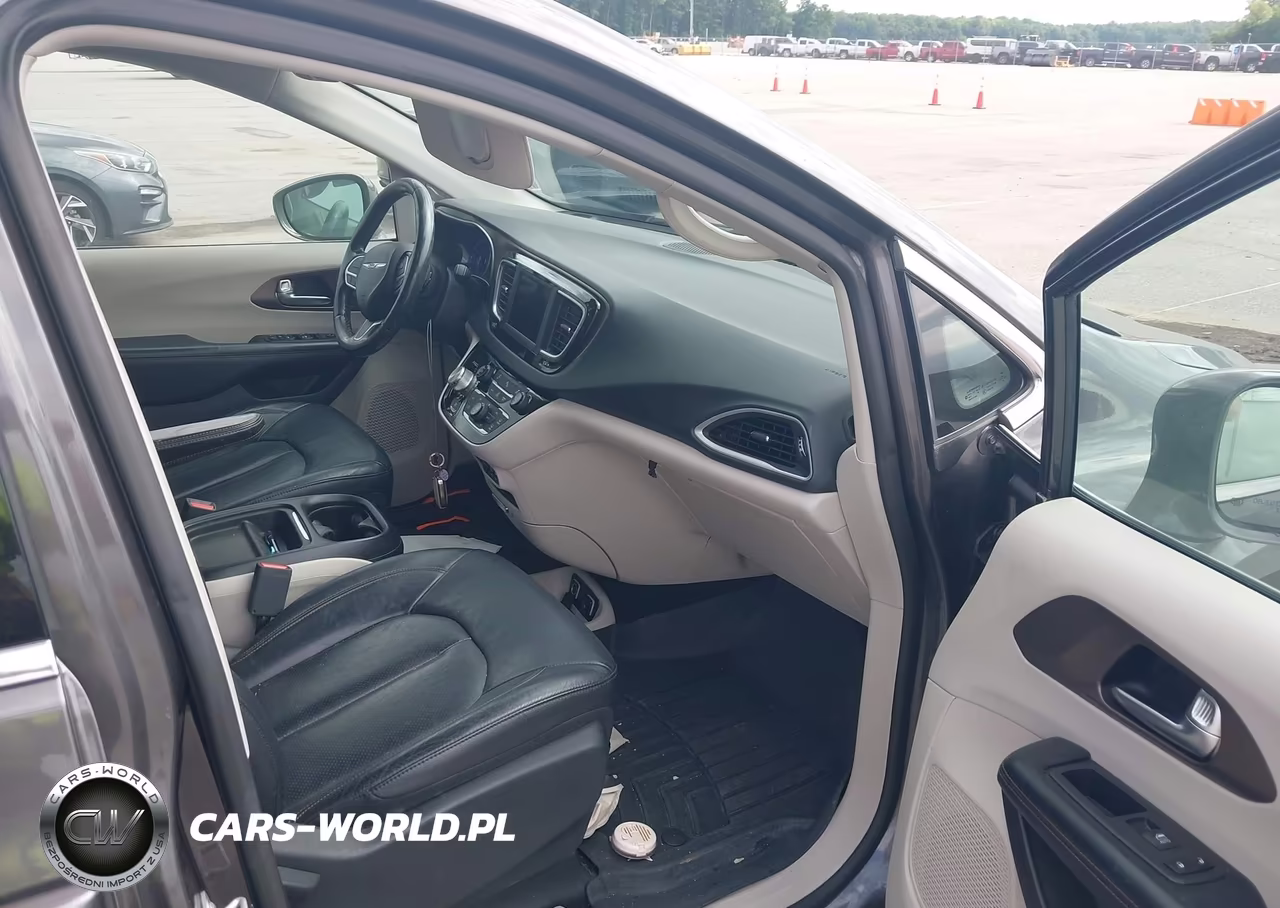 2019 Chrysler Pacifica Touring L VIN:2C4RC1BG8KR698302 - 5
