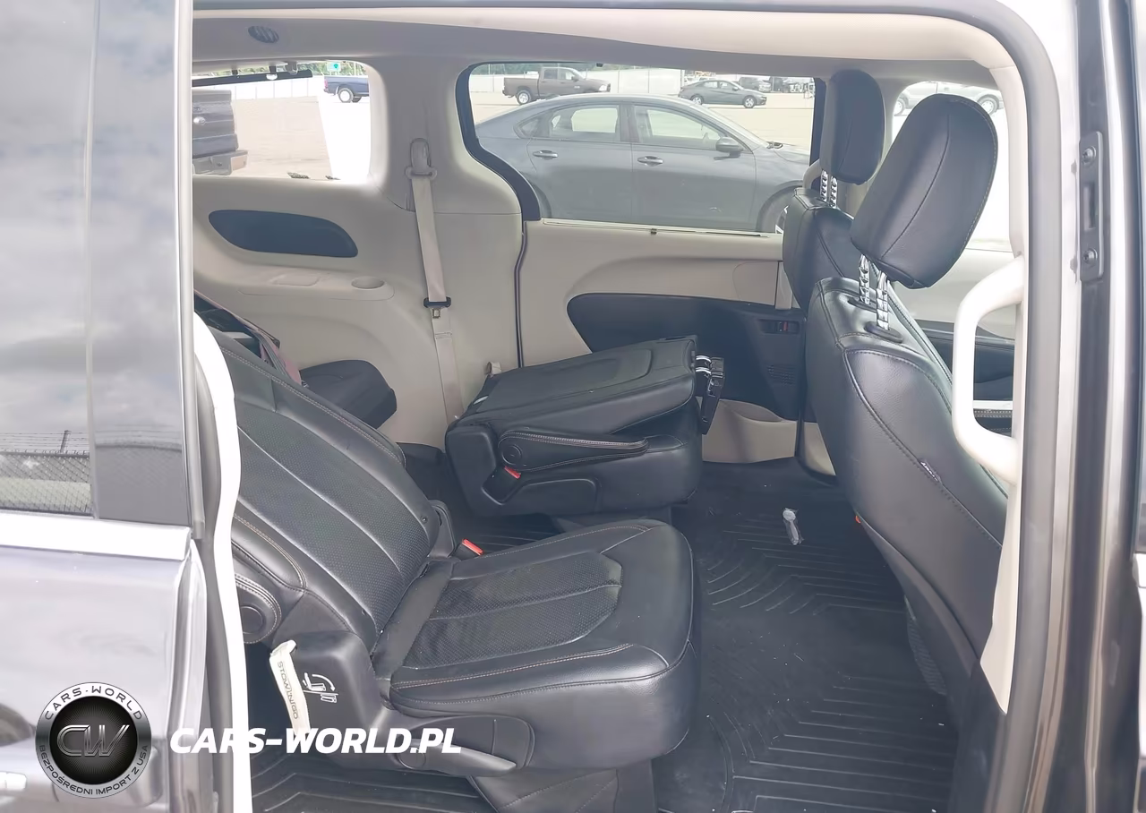 2019 Chrysler Pacifica Touring L VIN:2C4RC1BG8KR698302 - 8