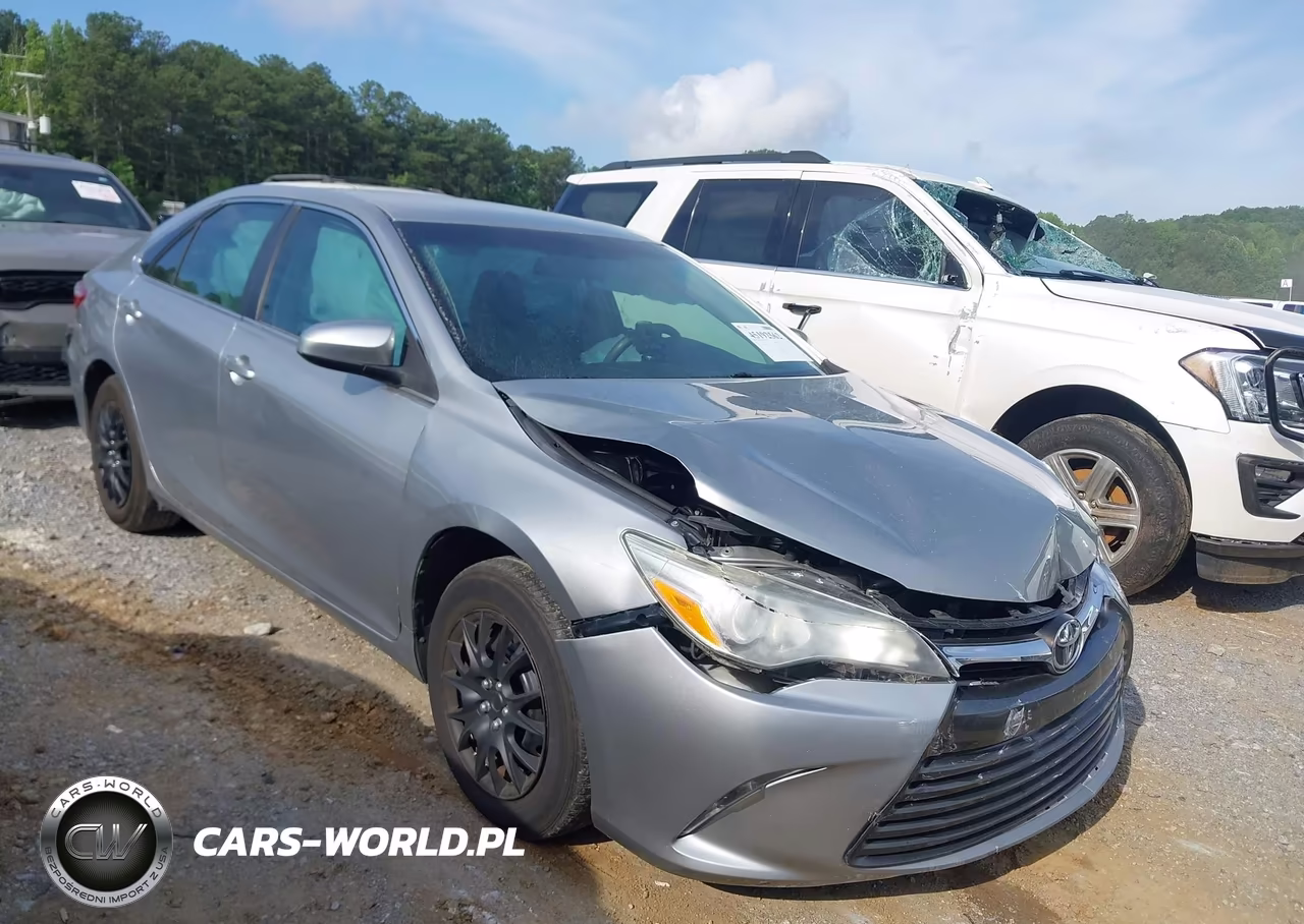 2015 Toyota Camry Le – zdjęcie 1 z 16