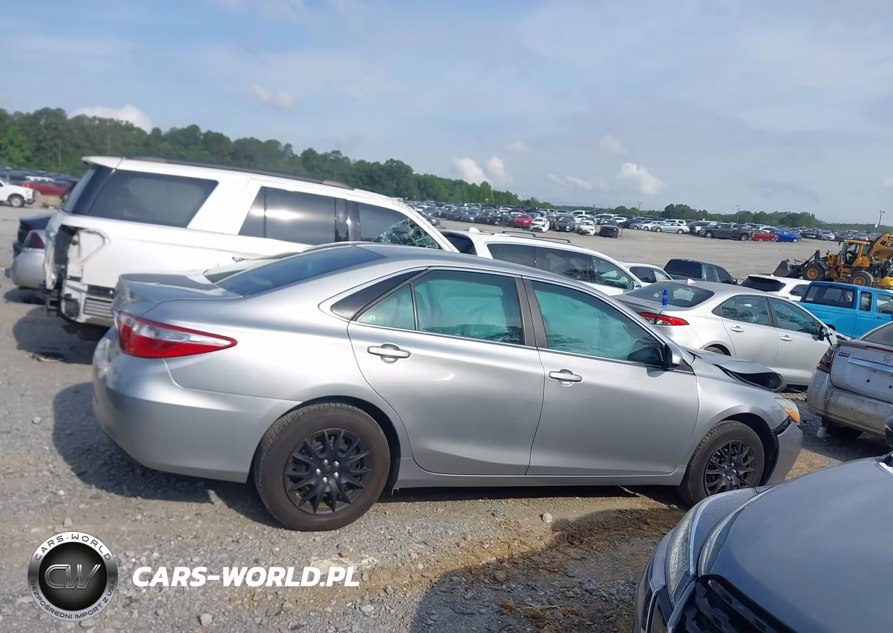 2015 Toyota Camry Le VIN:4T1BF1FK9FU082166 - 13