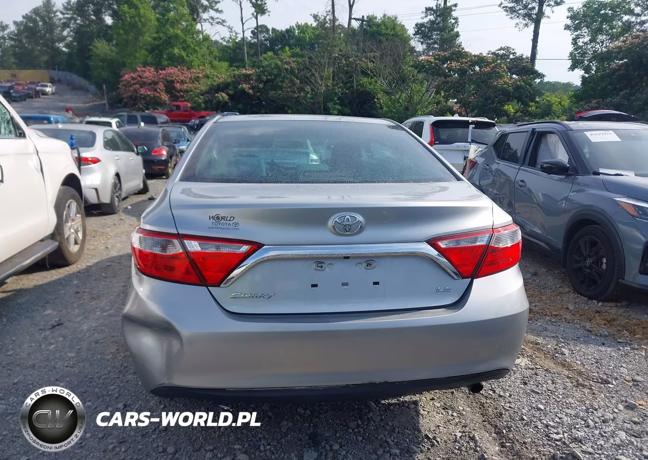 2015 Toyota Camry Le VIN:4T1BF1FK9FU082166 - 16