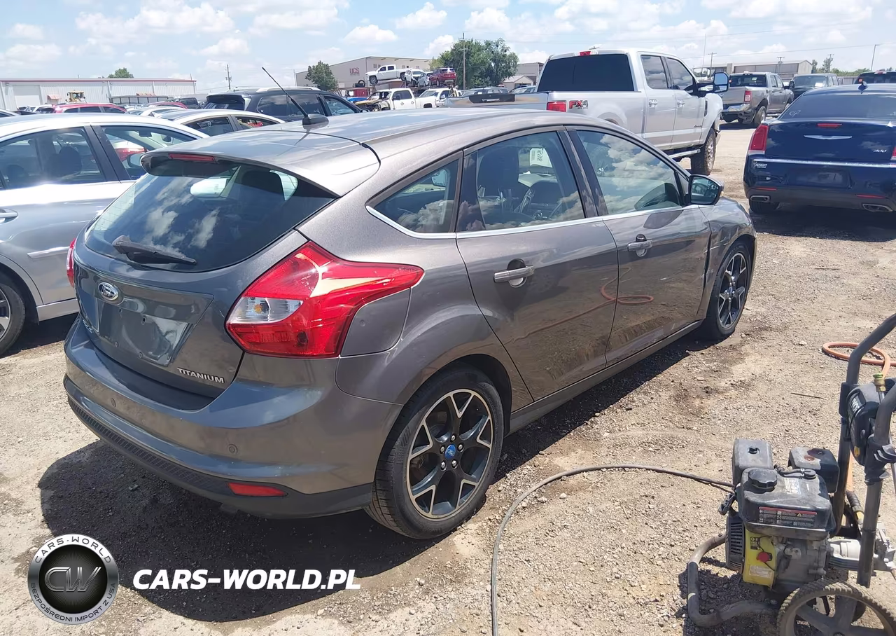 2012 Ford Focus Titanium VIN:1FAHP3N20CL236036 - 4