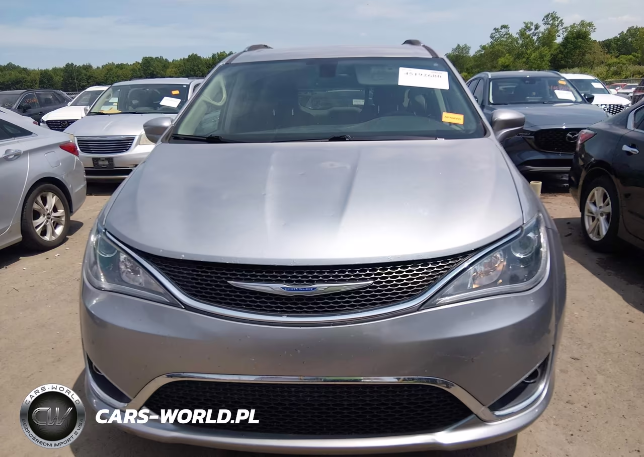 2018 Chrysler Pacifica Touring L Plus VIN:2C4RC1EG9JR194545 - 12