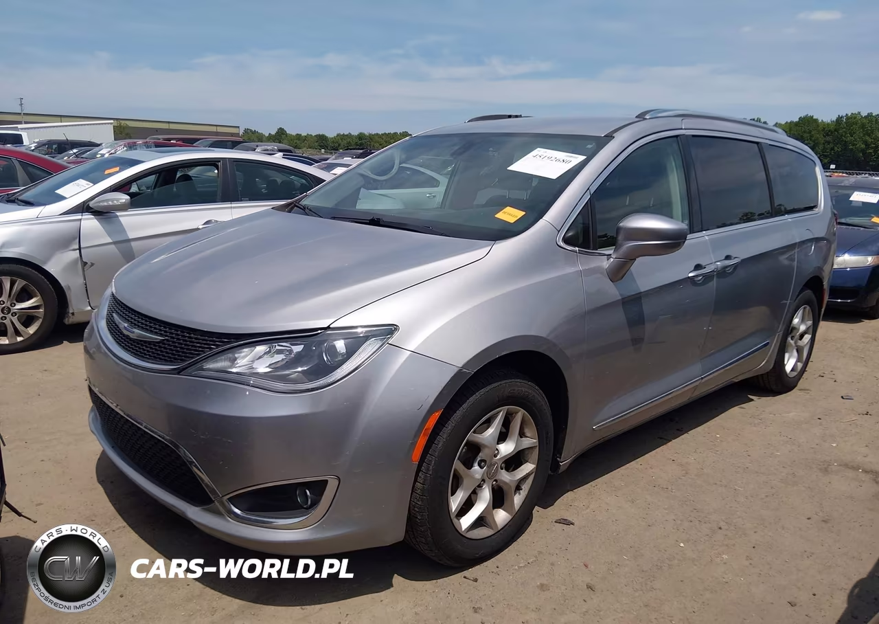 2018 Chrysler Pacifica Touring L Plus VIN:2C4RC1EG9JR194545 - 2
