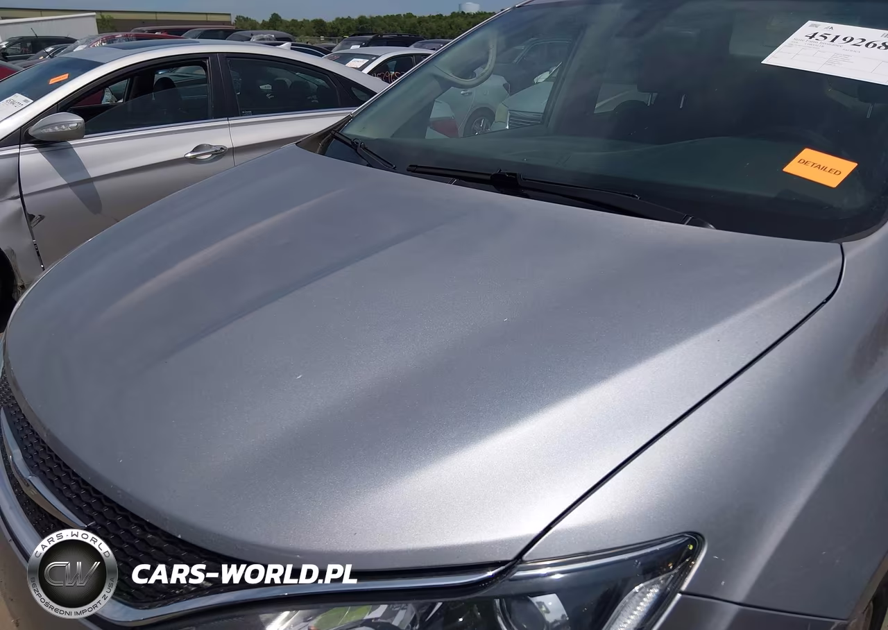 2018 Chrysler Pacifica Touring L Plus VIN:2C4RC1EG9JR194545 - 6