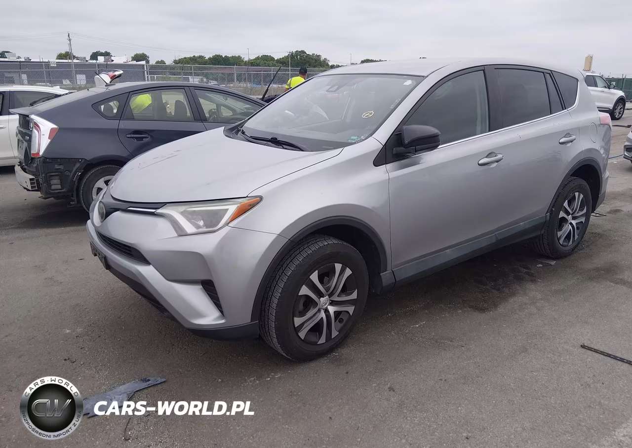 2018 Toyota Rav4 Le VIN:2T3BFREV0JW733839 - 2