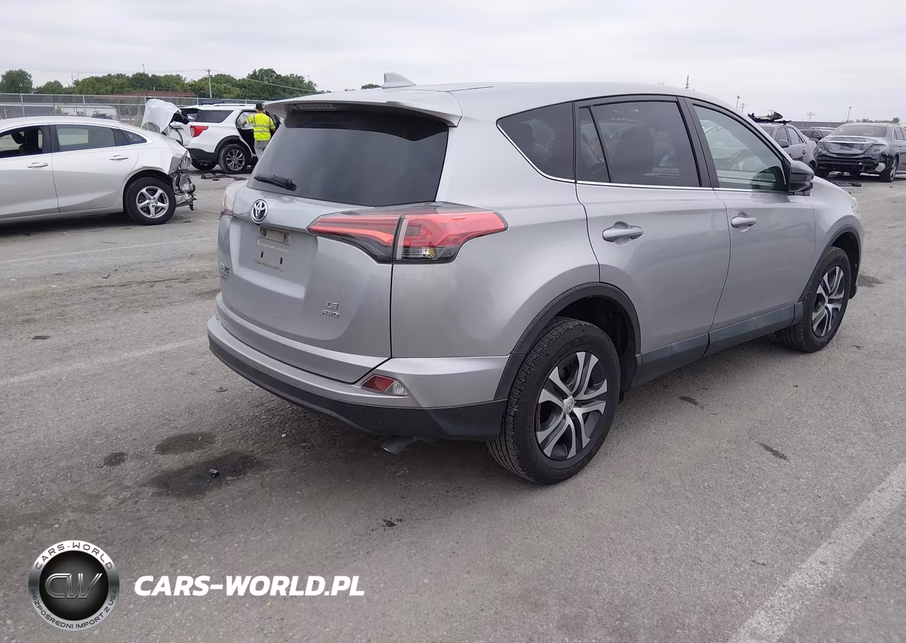 2018 Toyota Rav4 Le VIN:2T3BFREV0JW733839 - 4