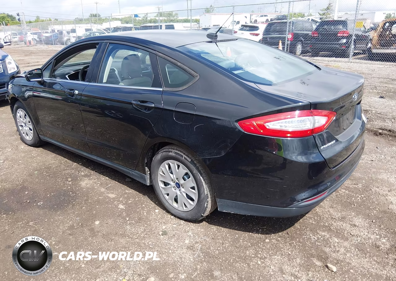 2013 Ford Fusion S VIN:3FA6P0G71DR120541 - 3