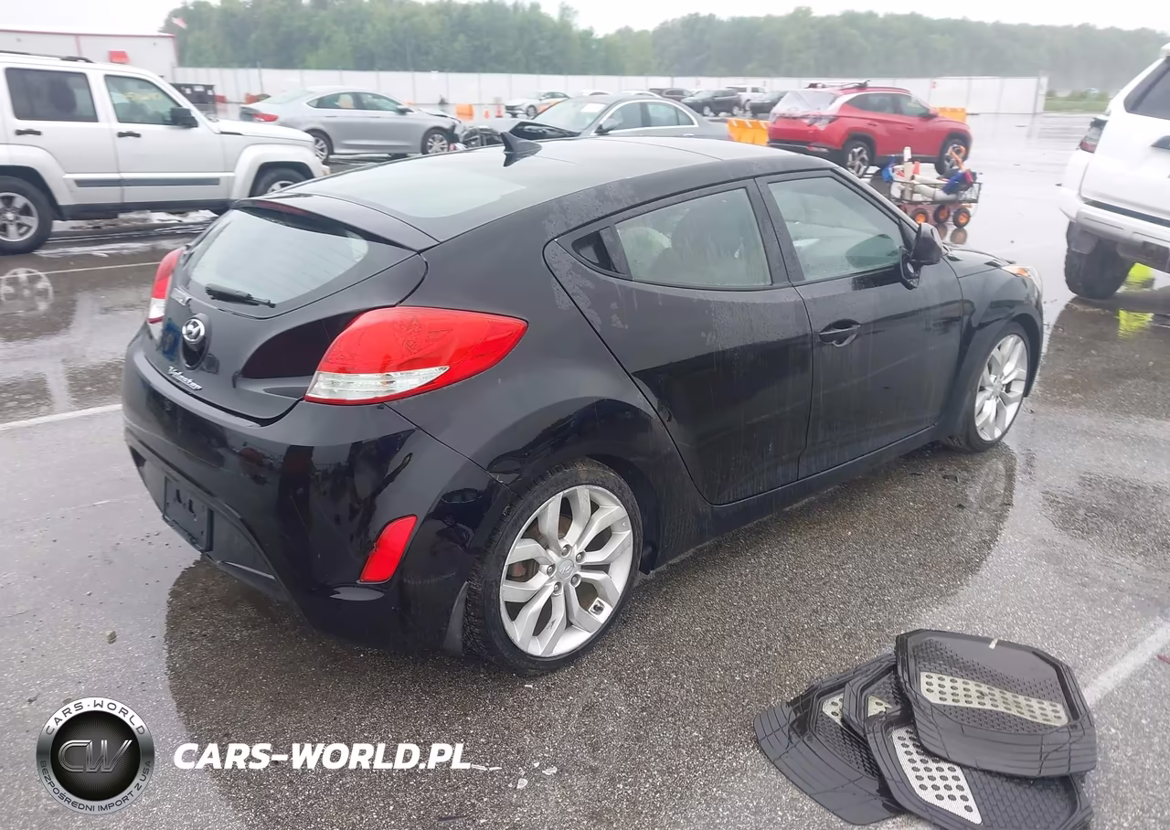 2013 Hyundai Veloster Base W-Black VIN:KMHTC6AD8DU134774 - 4