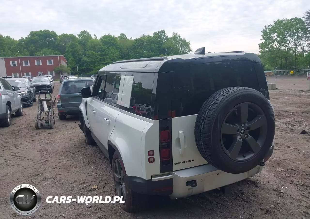 2025 Land Rover Defender 110 P400 S VIN:SALEJ7EUXS2435082 - 3
