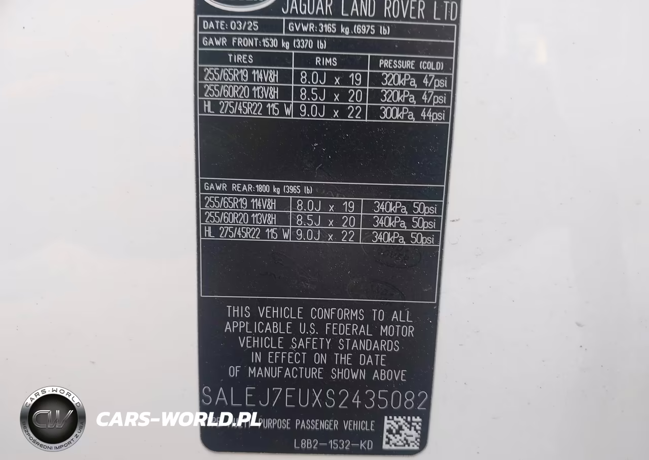 2025 Land Rover Defender 110 P400 S VIN:SALEJ7EUXS2435082 - 9
