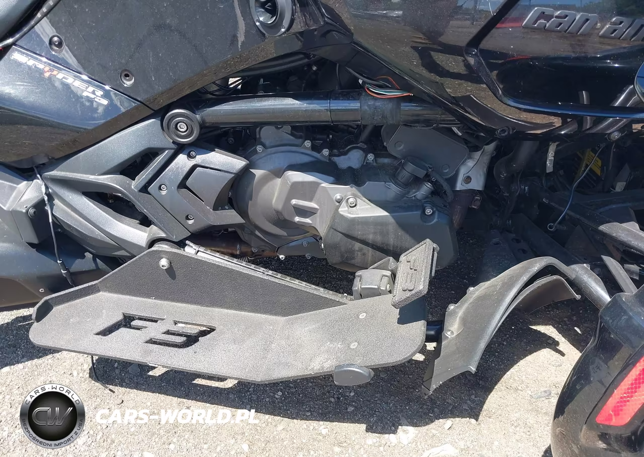 2021 Can-Am Spyder Roadster F3 VIN:2BXRDDE20MV000158 - 8