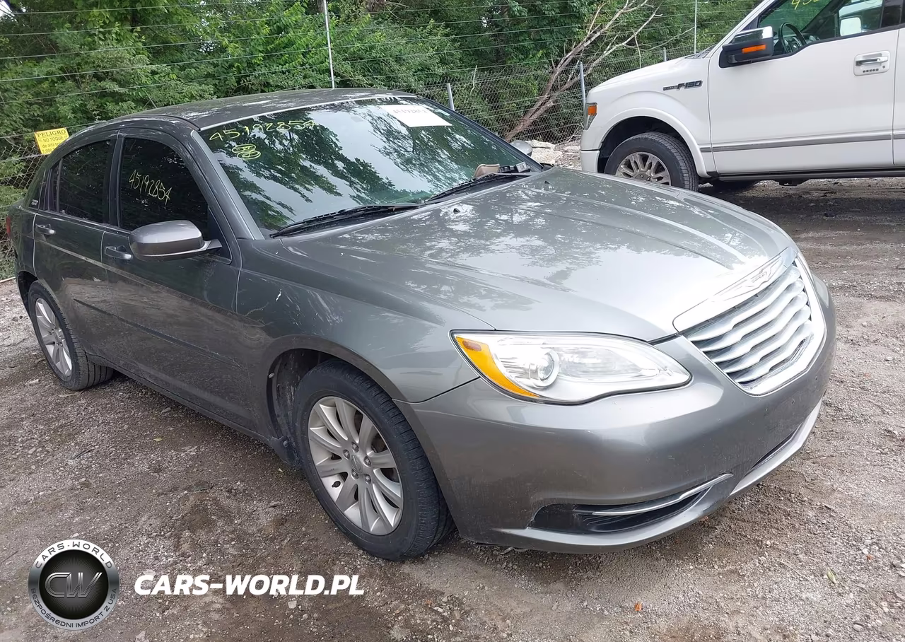 2013 Chrysler 200 Touring – zdjęcie 1 z 11