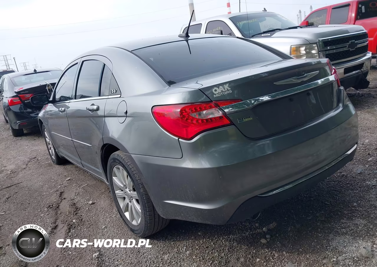 2013 Chrysler 200 Touring VIN:1C3CCBBG0DN703833 - 3
