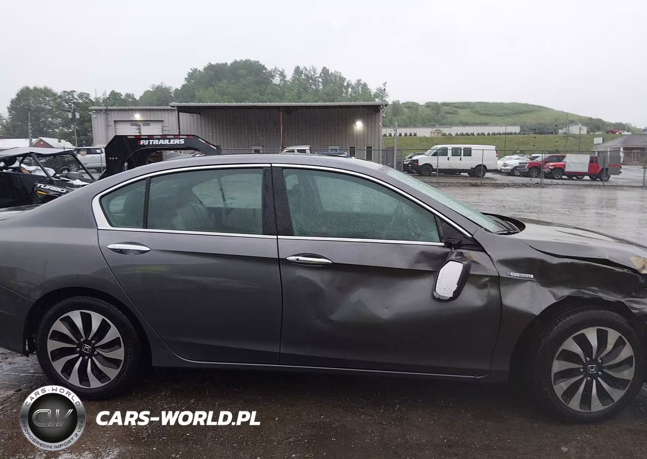 2015 Honda Accord Hybrid Touring VIN:1HGCR6F74FA011422 - 13