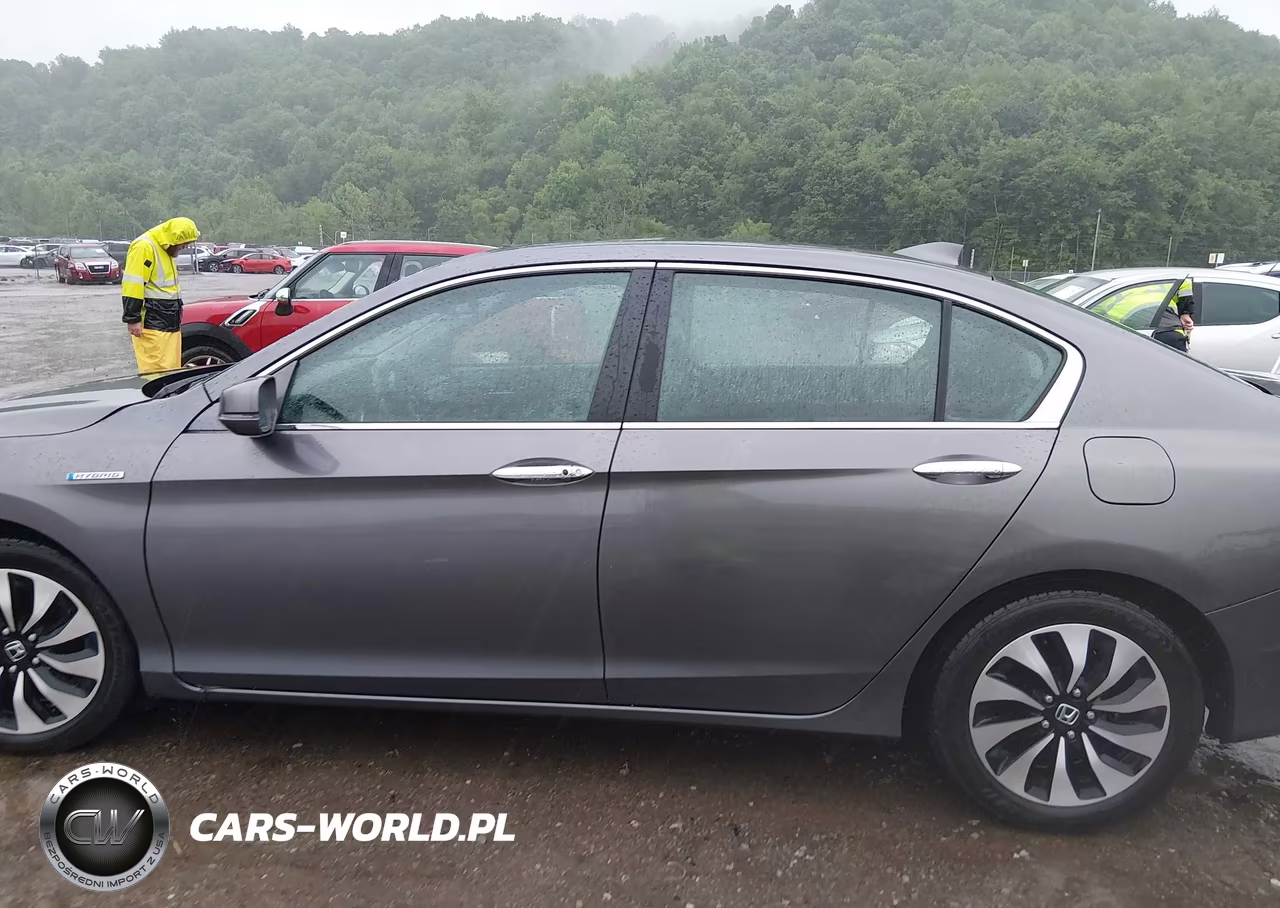2015 Honda Accord Hybrid Touring VIN:1HGCR6F74FA011422 - 14