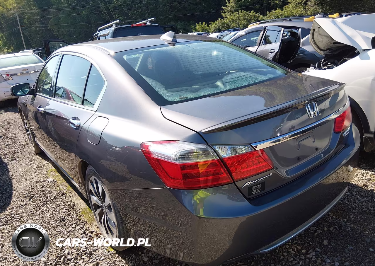 2015 Honda Accord Hybrid Touring VIN:1HGCR6F74FA011422 - 3