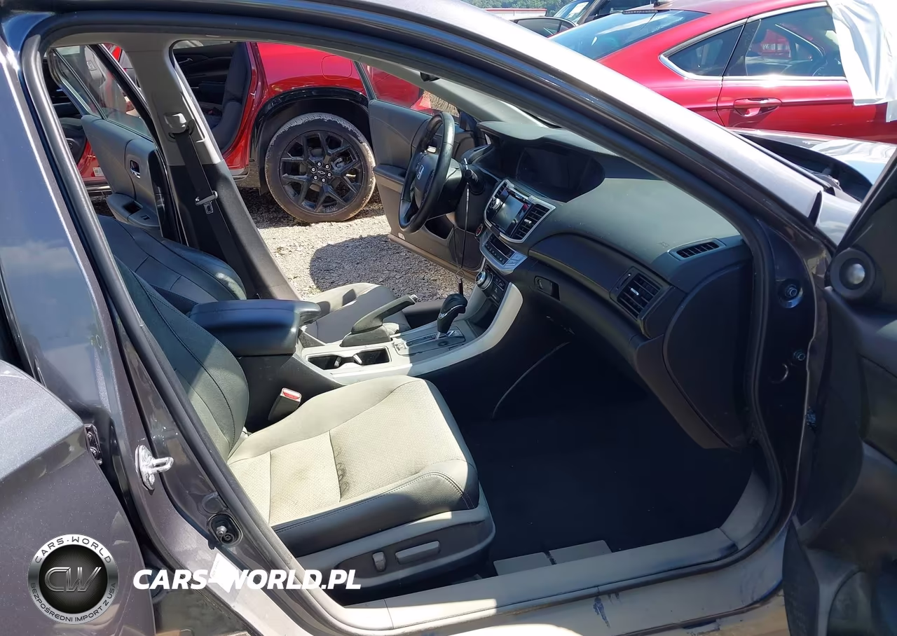 2015 Honda Accord Hybrid Touring VIN:1HGCR6F74FA011422 - 5