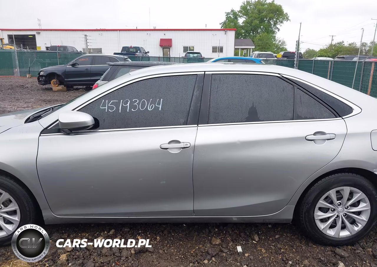 2015 Toyota Camry Le VIN:4T4BF1FKXFR490830 - 13