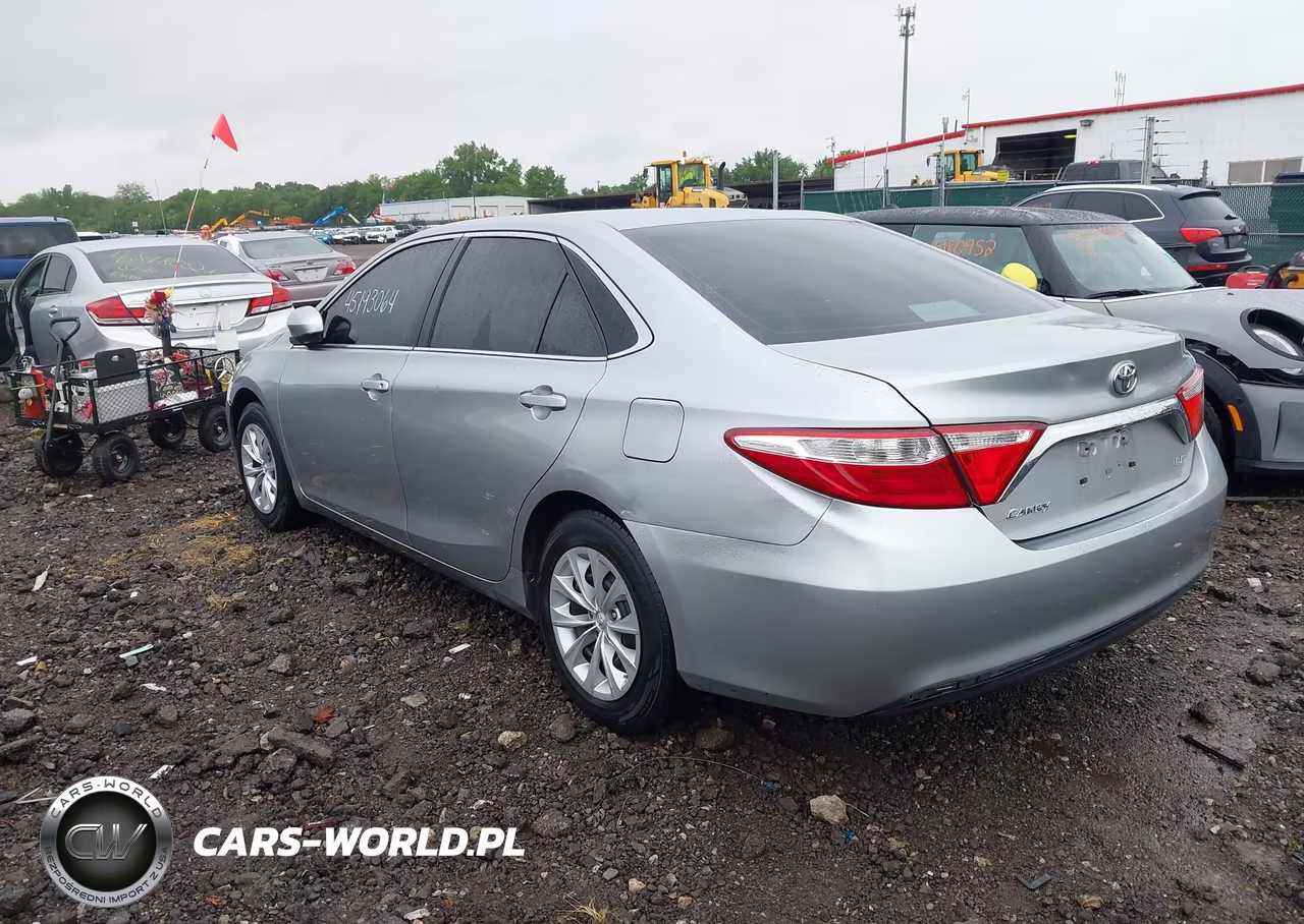 2015 Toyota Camry Le VIN:4T4BF1FKXFR490830 - 3
