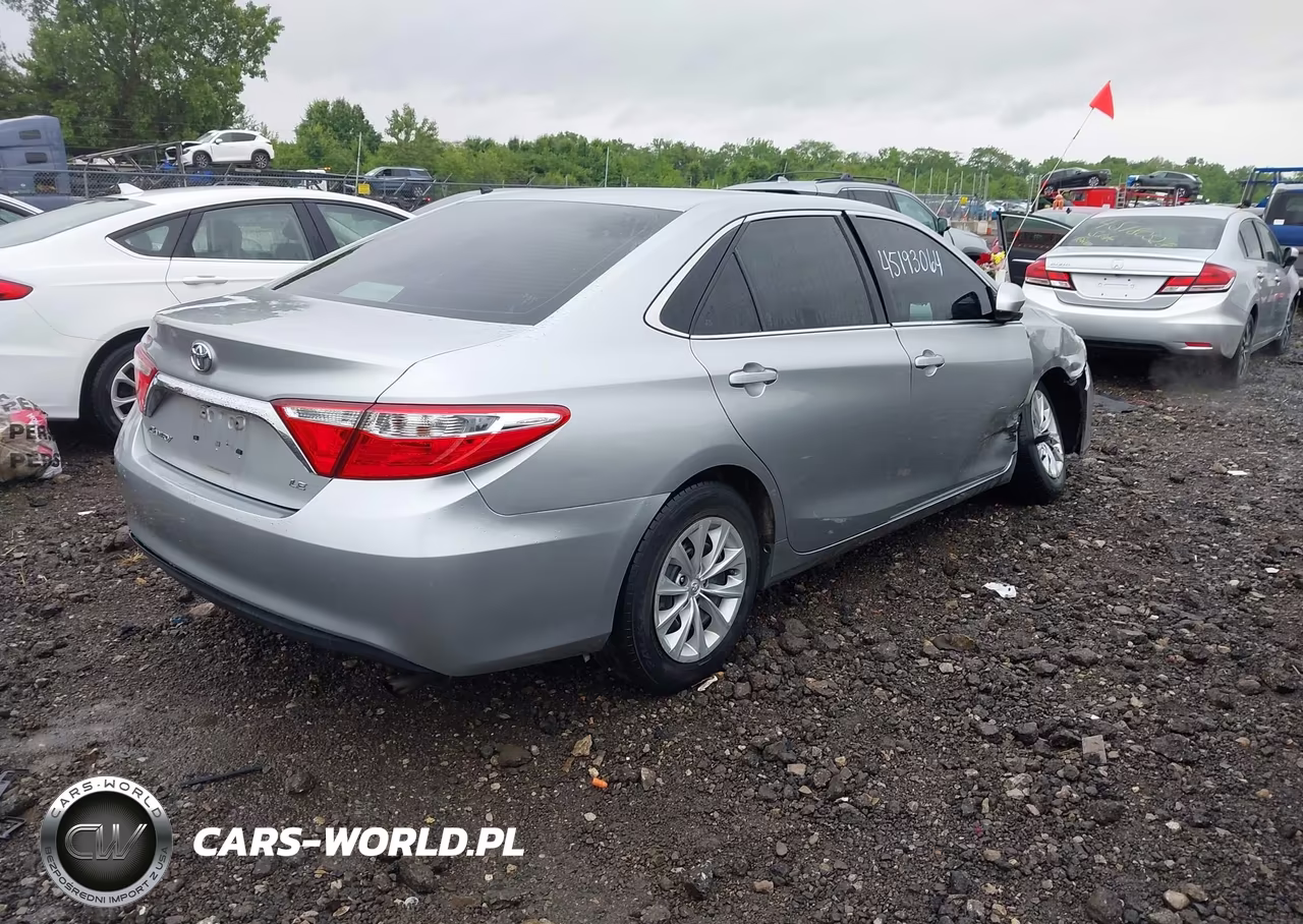 2015 Toyota Camry Le VIN:4T4BF1FKXFR490830 - 4