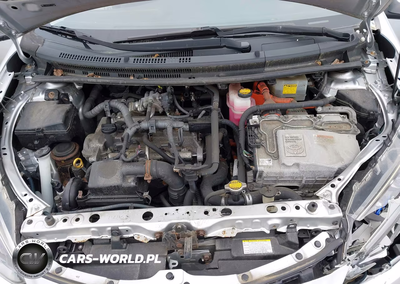 2015 Toyota Prius C Two VIN:JTDKDTB37F1101058 - 10