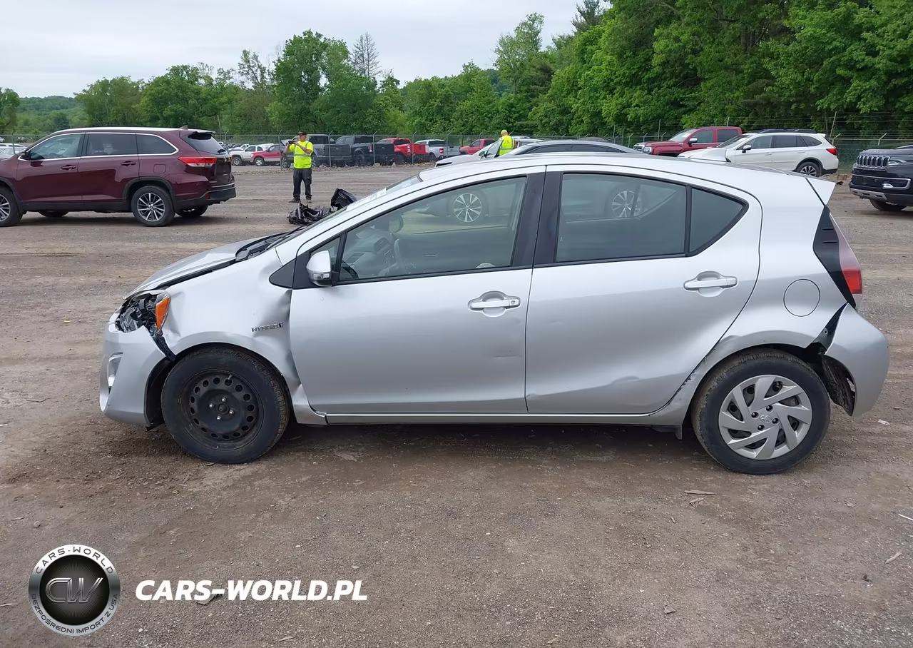 2015 Toyota Prius C Two VIN:JTDKDTB37F1101058 - 15