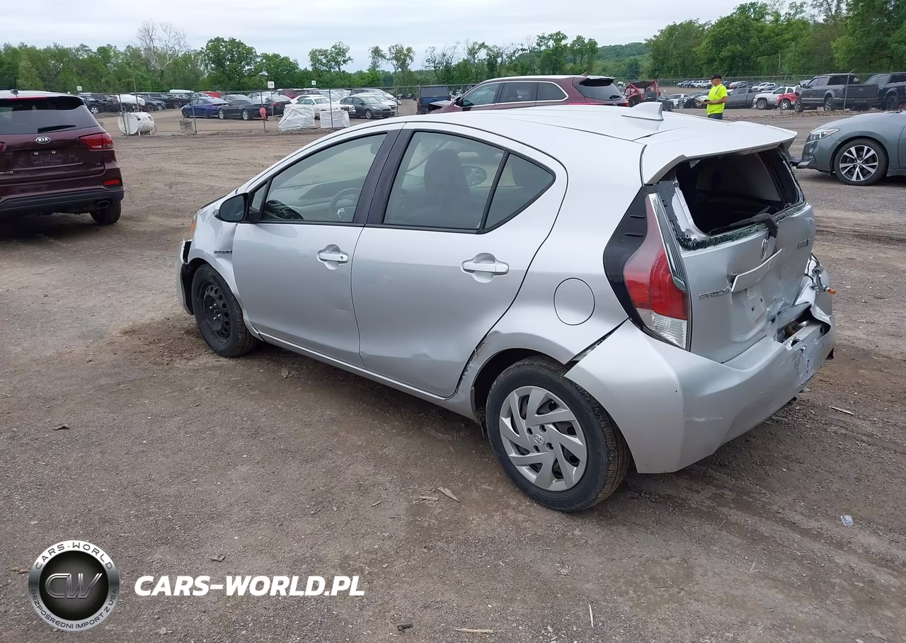 2015 Toyota Prius C Two VIN:JTDKDTB37F1101058 - 3