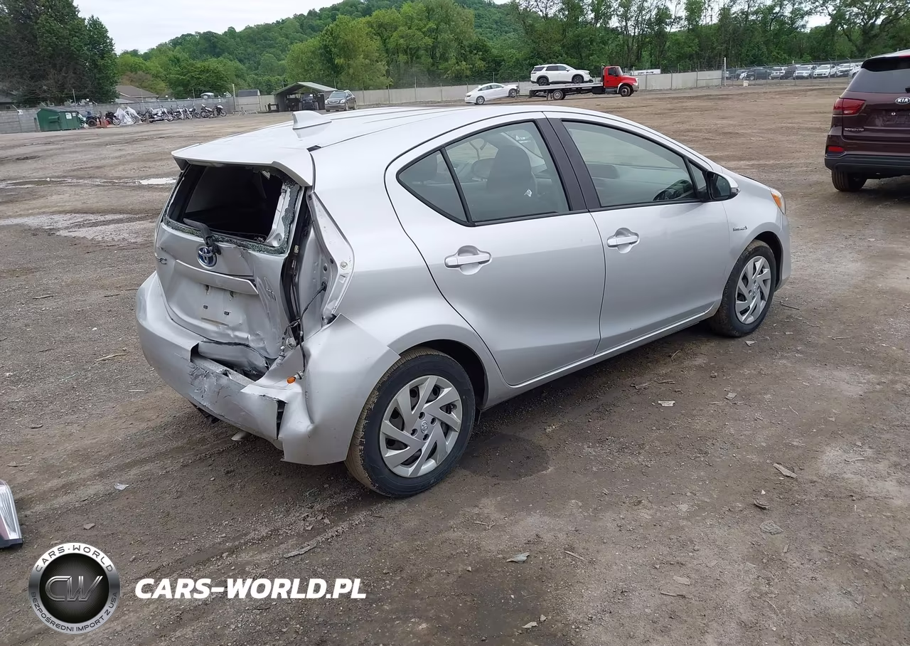 2015 Toyota Prius C Two VIN:JTDKDTB37F1101058 - 4