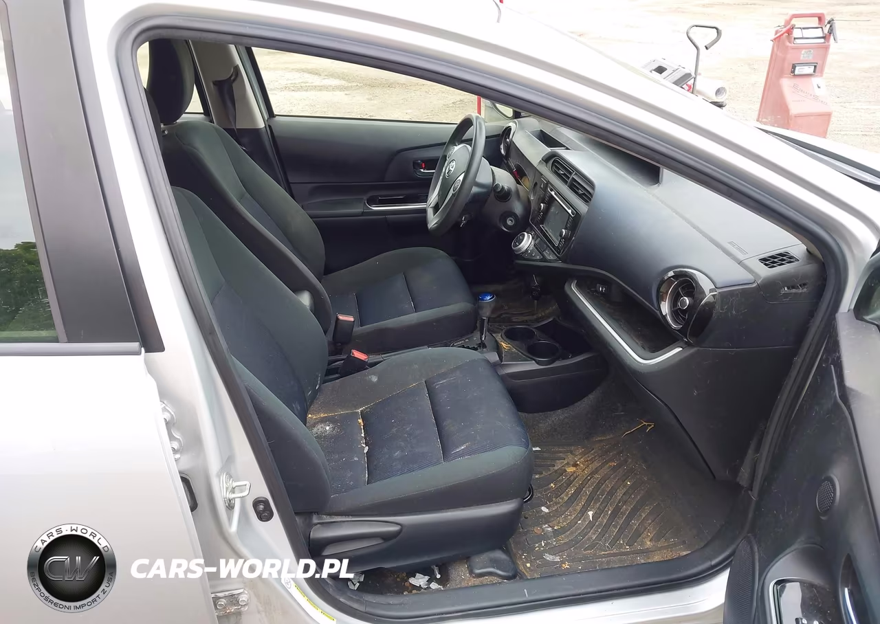 2015 Toyota Prius C Two VIN:JTDKDTB37F1101058 - 5