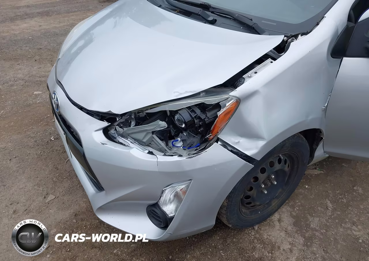 2015 Toyota Prius C Two VIN:JTDKDTB37F1101058 - 6