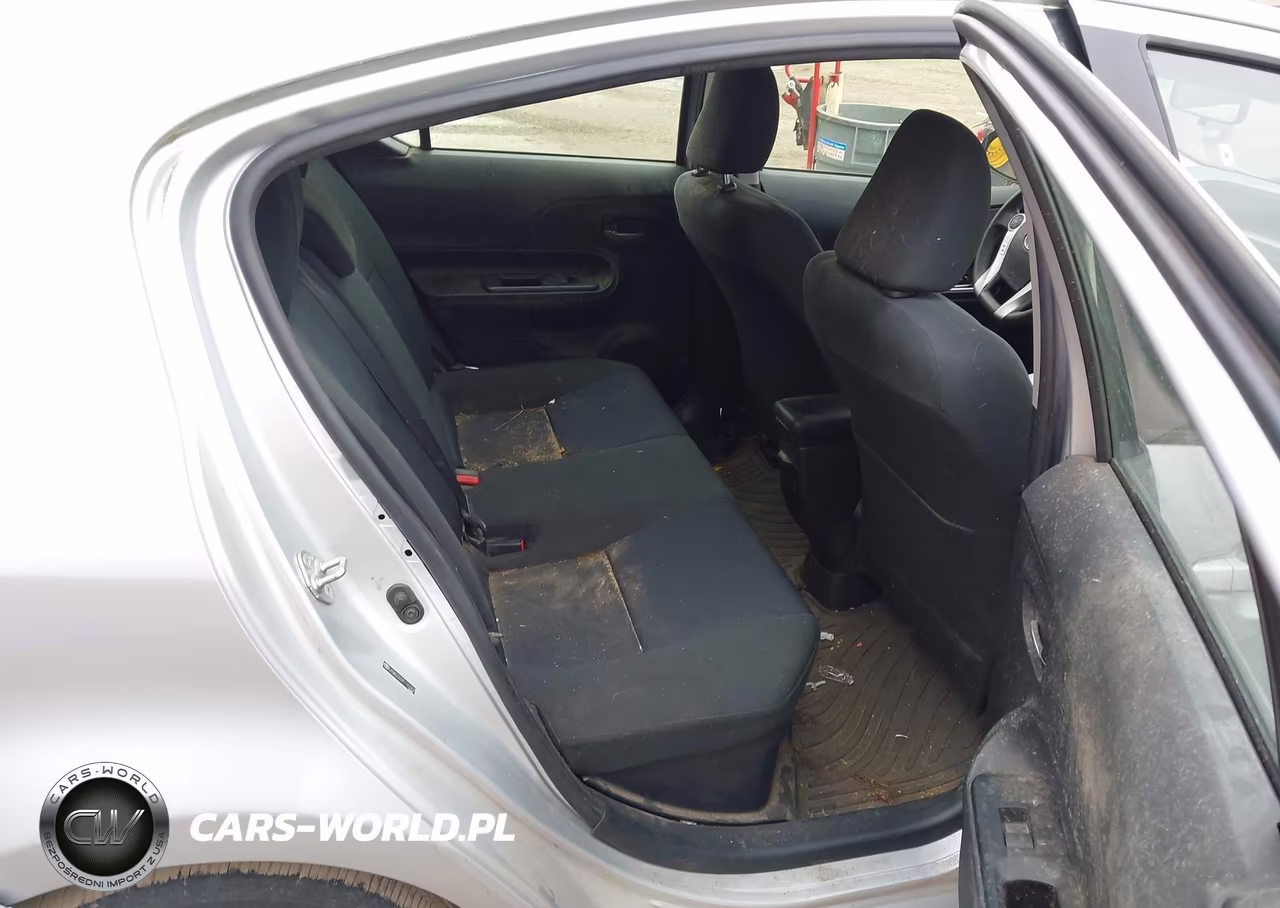 2015 Toyota Prius C Two VIN:JTDKDTB37F1101058 - 8
