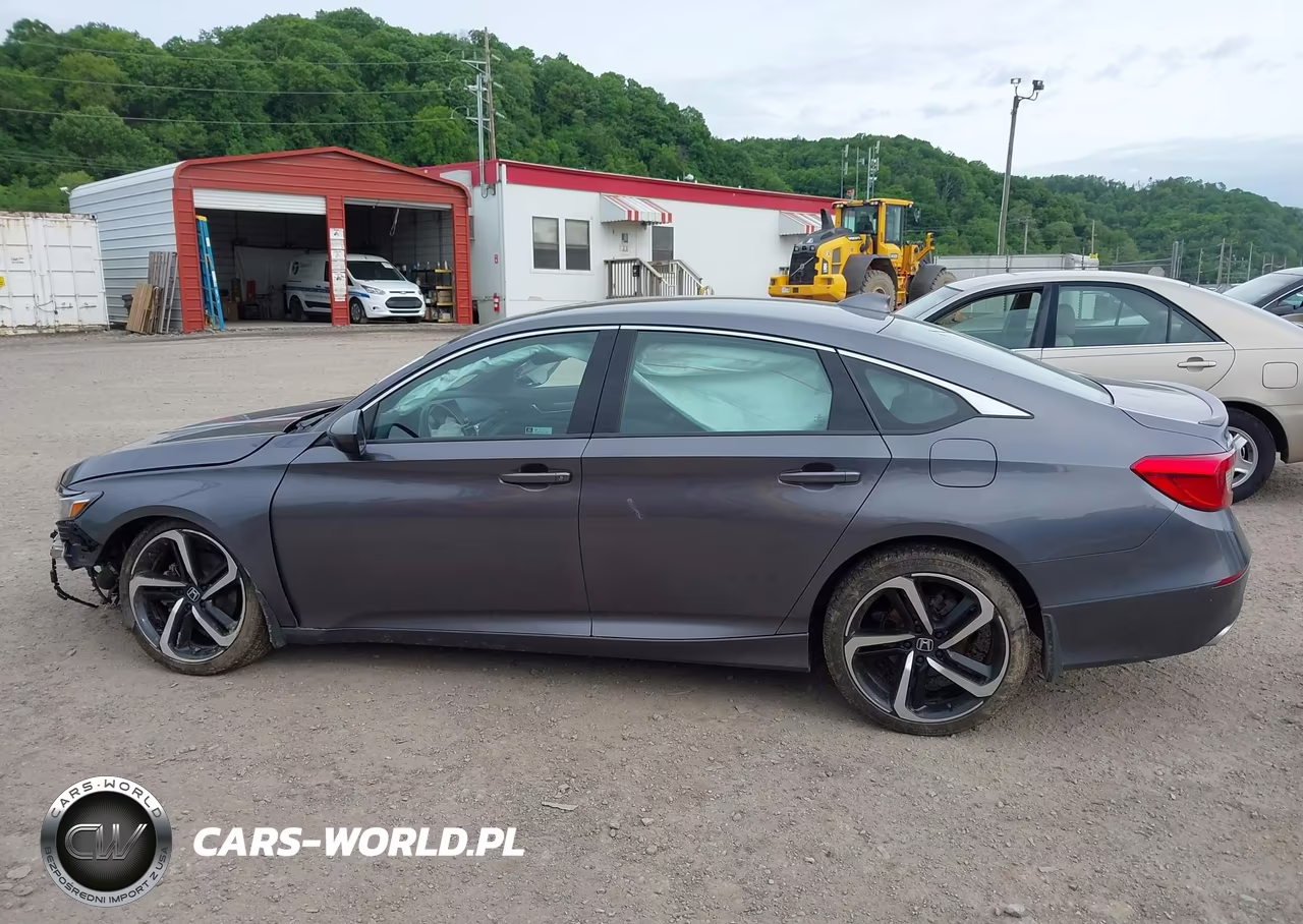 2018 Honda Accord Sport VIN:1HGCV1F33JA250724 - 14