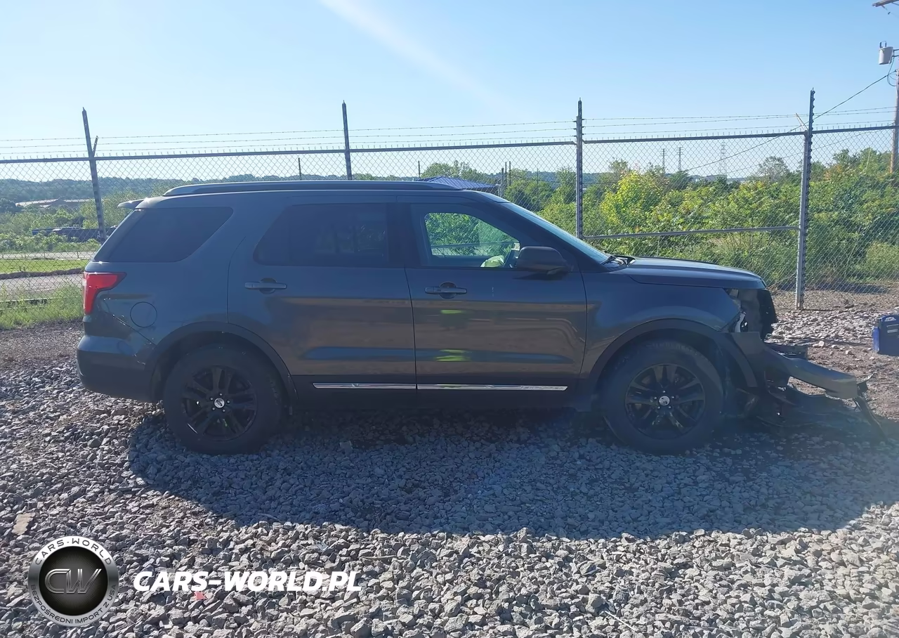 2018 Ford Explorer Xlt VIN:1FM5K8D88JGA02923 - 13