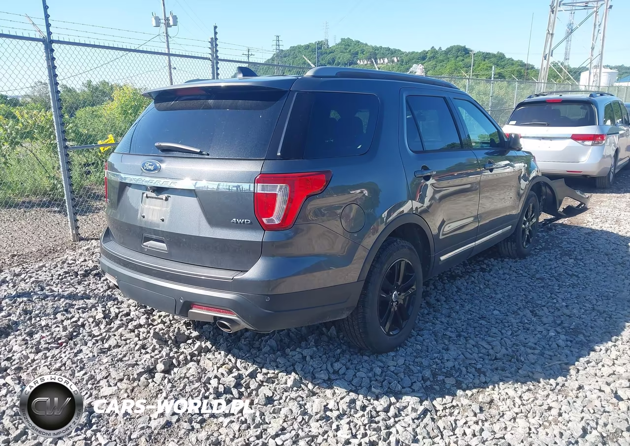 2018 Ford Explorer Xlt VIN:1FM5K8D88JGA02923 - 4