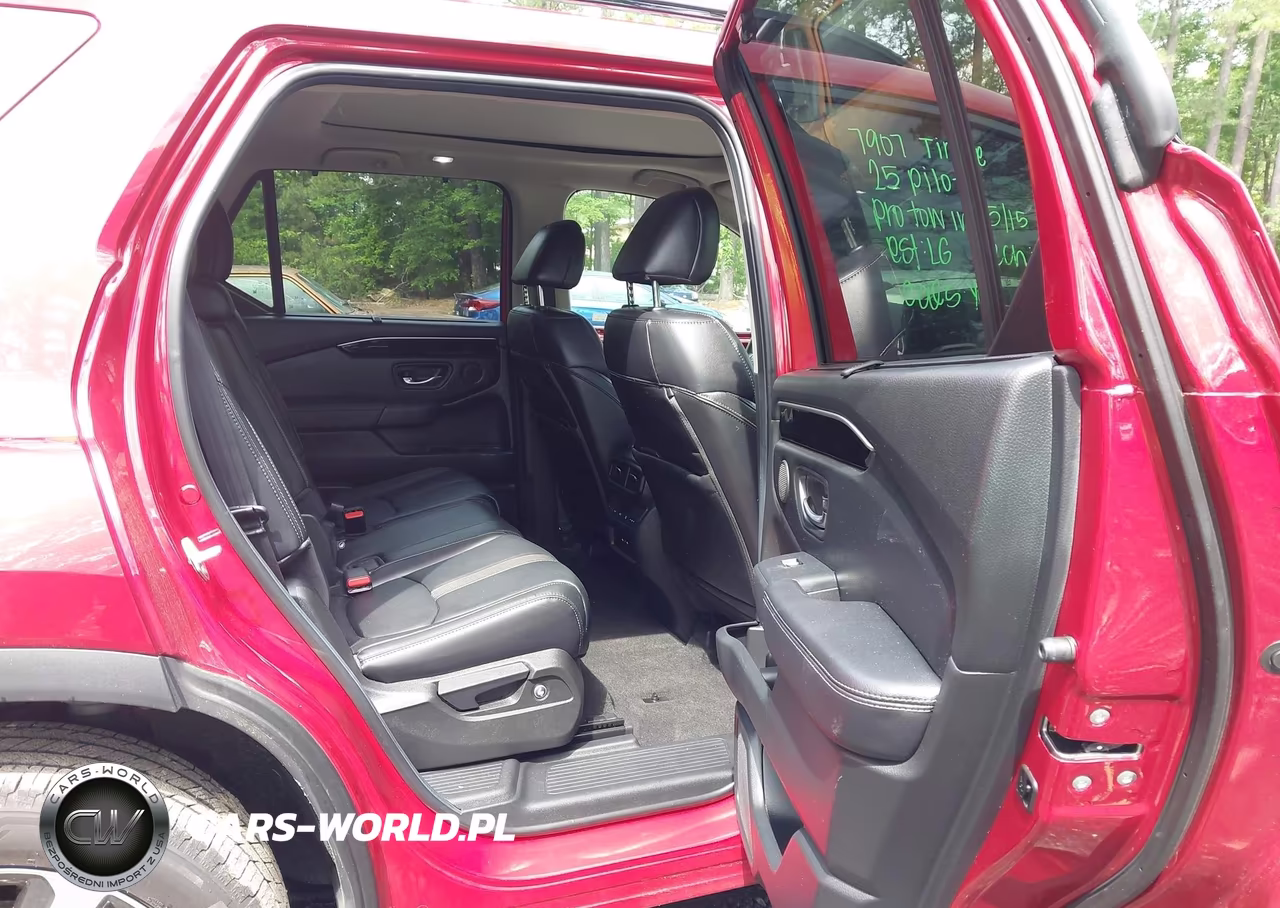 2025 Honda Pilot Touring VIN:5FNYG1H71SB017223 - 8