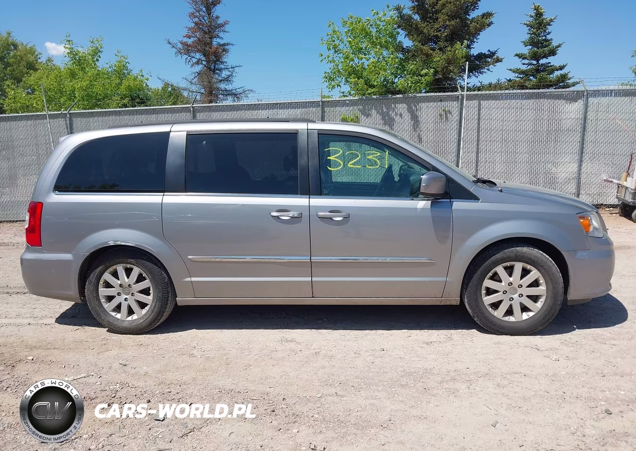 2016 Chrysler Town & Country Touring VIN:2C4RC1BGXGR187438 - 13