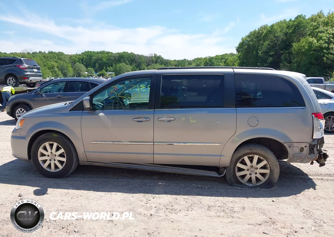 2016 Chrysler Town & Country Touring VIN:2C4RC1BGXGR187438 - 14