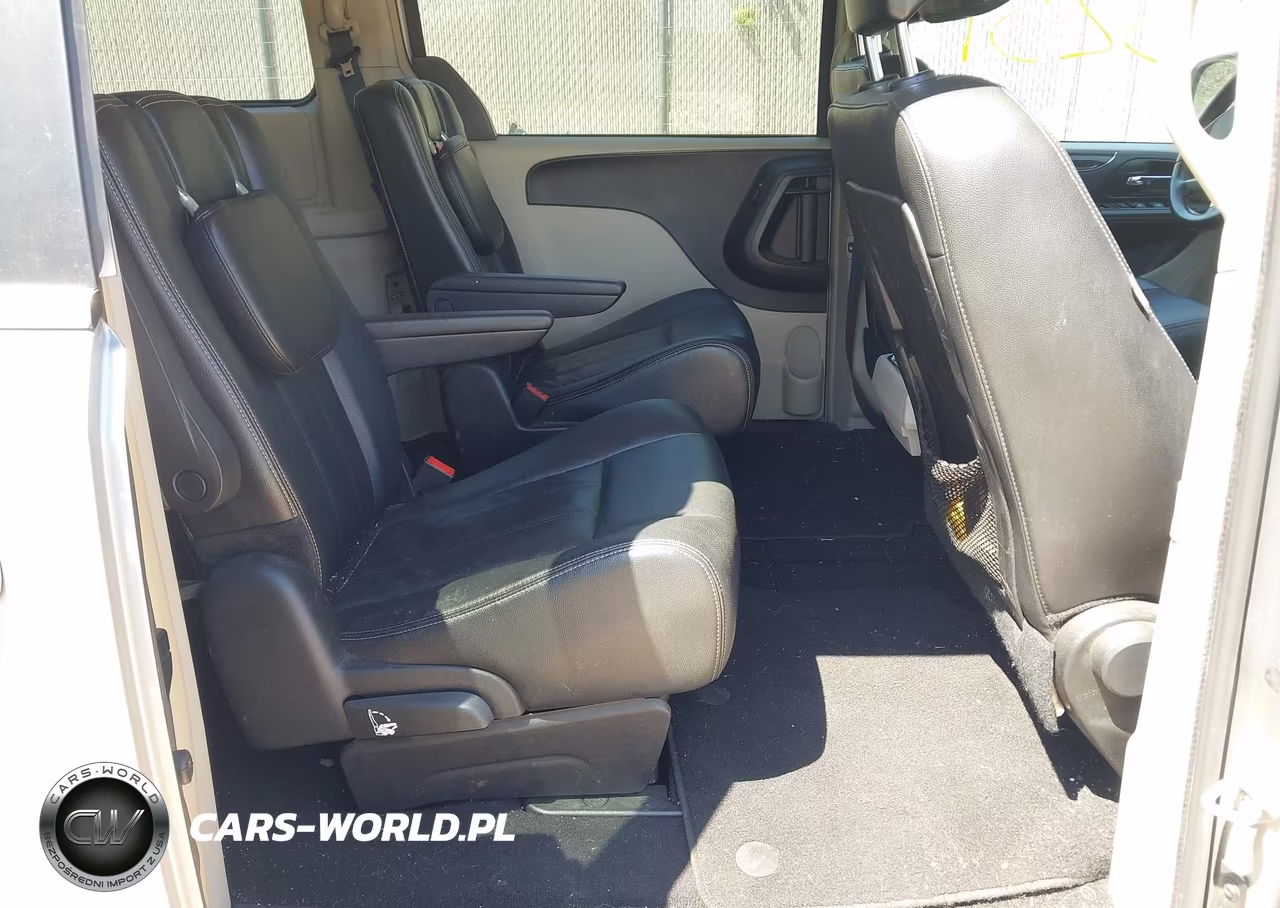 2016 Chrysler Town & Country Touring VIN:2C4RC1BGXGR187438 - 8