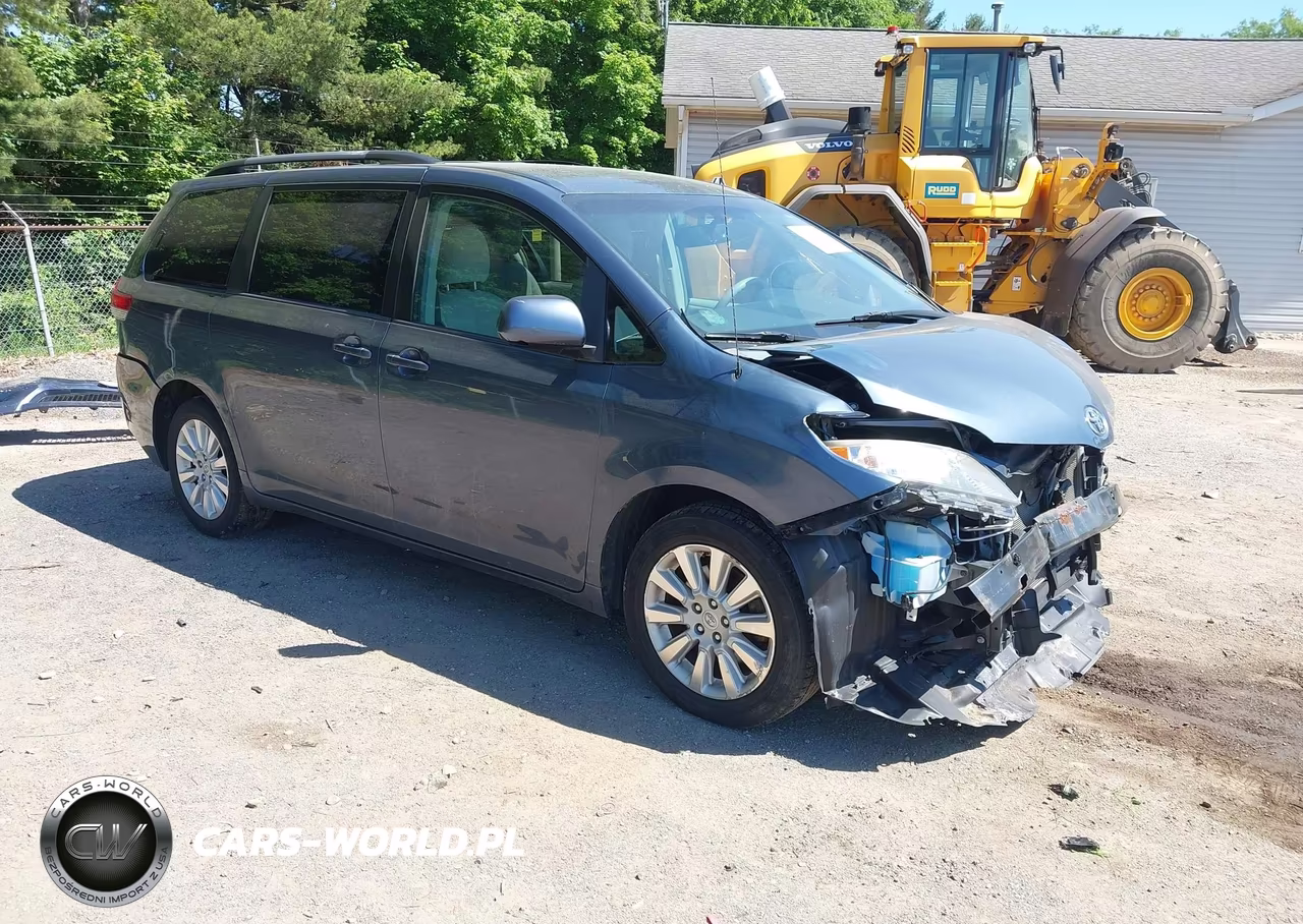 2013 Toyota Sienna Le 7 Passenger – zdjęcie 1 z 20