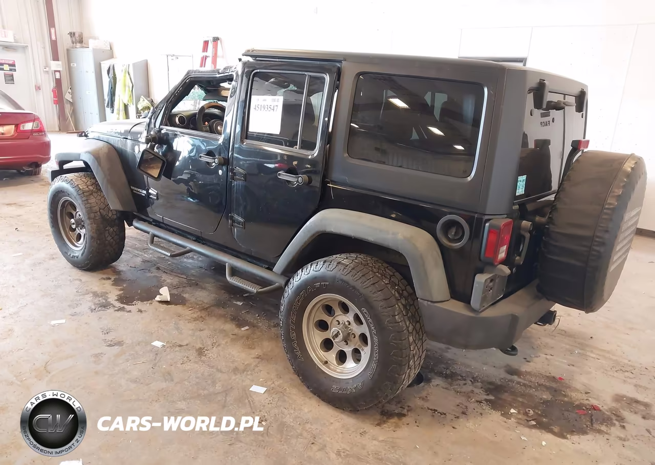 2011 Jeep Wrangler Unlimited Rubicon VIN:1J4BA6H14BL633733 - 3