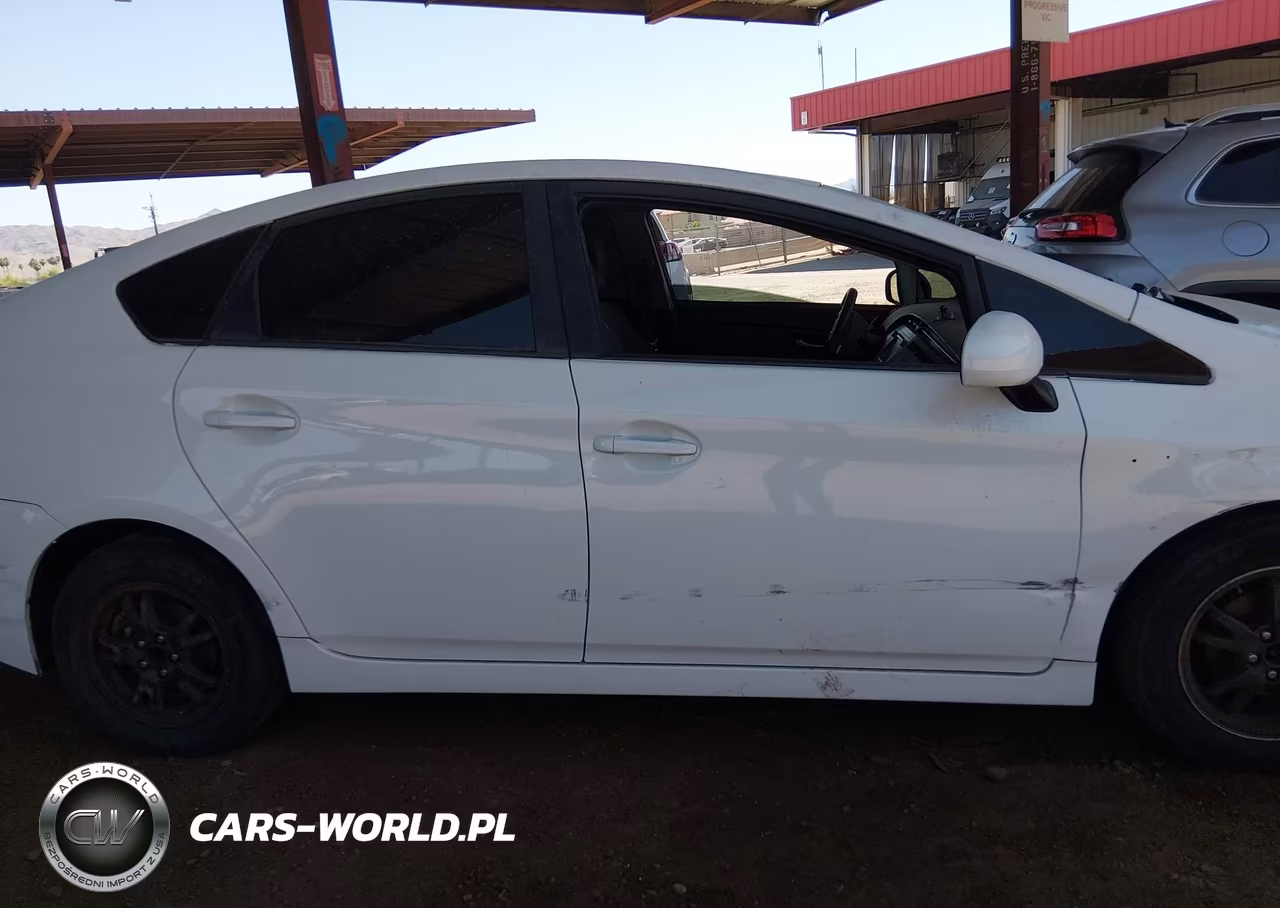 2015 Toyota Prius Two VIN:JTDKN3DUXF1892639 - 13