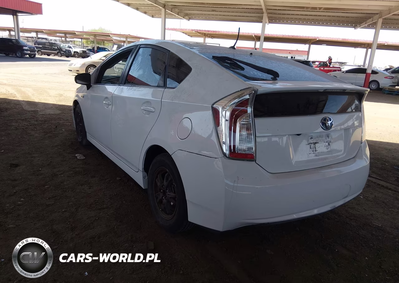 2015 Toyota Prius Two VIN:JTDKN3DUXF1892639 - 3