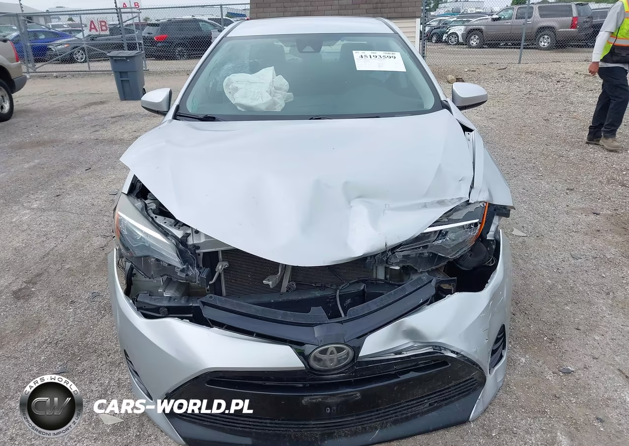 2018 Toyota Corolla Le VIN:5YFBURHE7JP800853 - 12