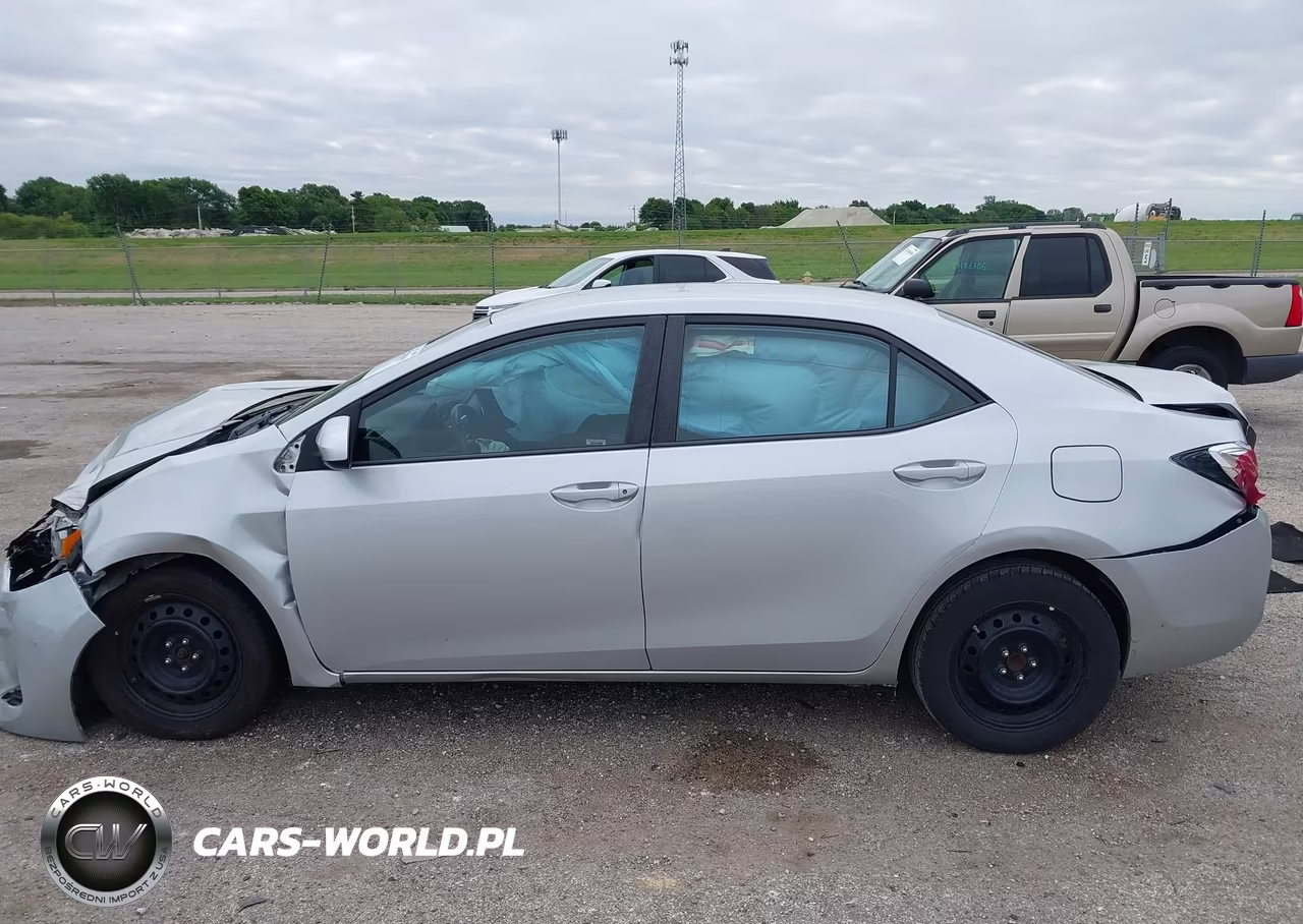 2018 Toyota Corolla Le VIN:5YFBURHE7JP800853 - 14